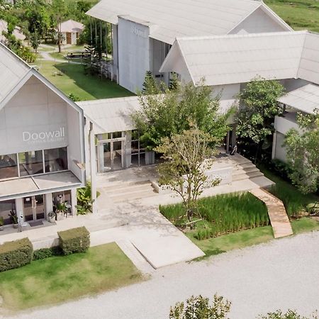 Doowall Hotel Chiang Rai Bagian luar foto