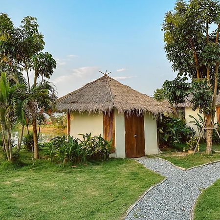 Doowall Hotel Chiang Rai Bagian luar foto