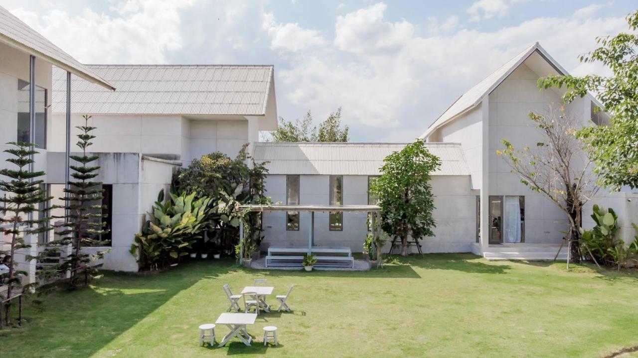 Doowall Hotel Chiang Rai Bagian luar foto
